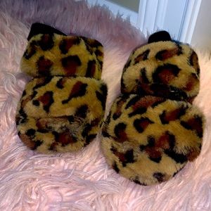 Kensie Animal print slippers